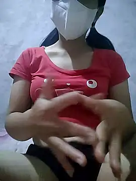 Snapshot of Lilyy-y chatting on 10.03.25 Lilyy-y online show from 10.03.25