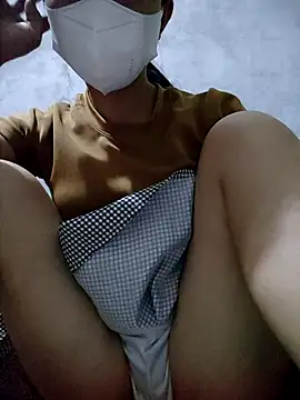 Snapshot of Lilyy-y chatting on 10.05.25 Lilyy-y online show from 10.05.25