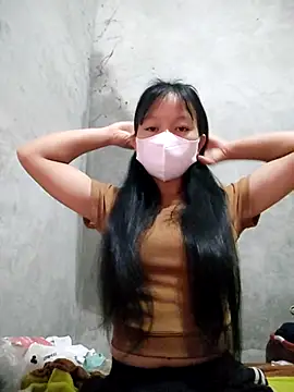 Snapshot of Lilyy-y chatting on 10.07.25 Lilyy-y online show from 10.07.25