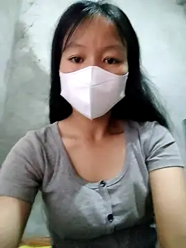 Snapshot of Lilyy-y chatting on 10.10.25 Lilyy-y online show from 10.10.25