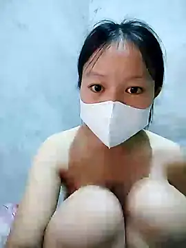 Snapshot of Lilyy-y chatting on 10.20.25 Lilyy-y online show from 10.20.25