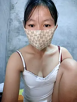 Snapshot of Lilyy-y chatting on 10.27.25 Lilyy-y online show from 10.27.25