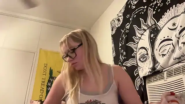 Snapshot of xoxokayy18 chatting on 11.10.25 xoxokayy18 online show from 11.10.25