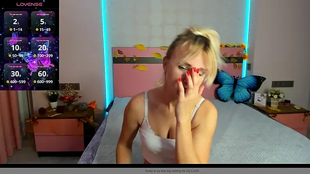 MeryMidnight online show from 10.14.25