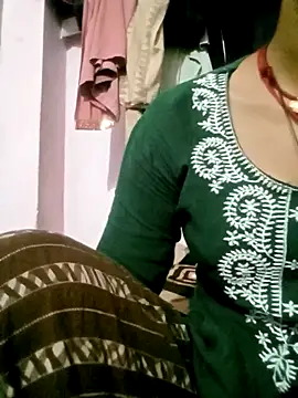 Snapshot of Hot-yuo84 chatting on 10.03.25 Hot-yuo84 online show from 10.03.25