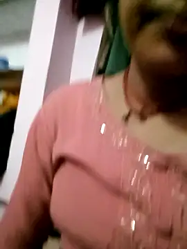 Snapshot of Hot-yuo84 chatting on 10.06.25 Hot-yuo84 online show from 10.06.25