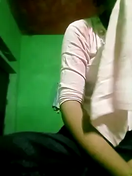 Snapshot of Hot-yuo84 chatting on 10.21.25 Hot-yuo84 online show from 10.21.25