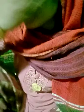 Snapshot of Hot-yuo84 chatting on 10.22.25 Hot-yuo84 online show from 10.22.25