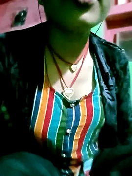 Snapshot of Hot-yuo84 chatting on 10.28.25 Hot-yuo84 online show from 10.28.25