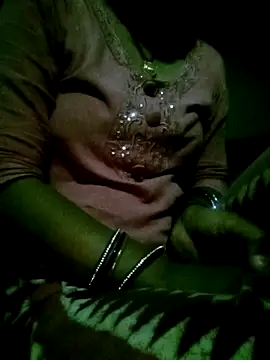 Snapshot of Hot-yuo84 chatting on 10.29.25 Hot-yuo84 online show from 10.29.25