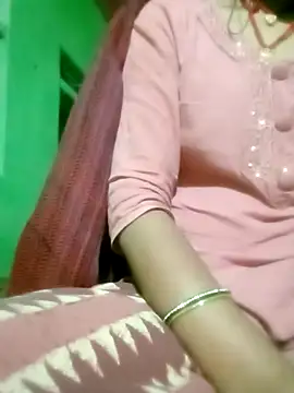 Snapshot of Hot-yuo84 chatting on 11.01.25 Hot-yuo84 online show from 11.01.25