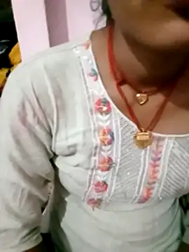 Snapshot of Hot-yuo84 chatting on 11.04.25 Hot-yuo84 online show from 11.04.25