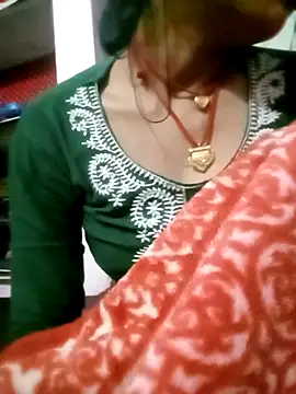 Snapshot of Hot-yuo84 chatting on 11.05.25 Hot-yuo84 online show from 11.05.25