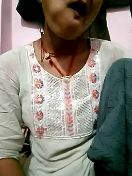 Snapshot of Hot-yuo84 chatting on 11.08.25 Hot-yuo84 online show from 11.08.25