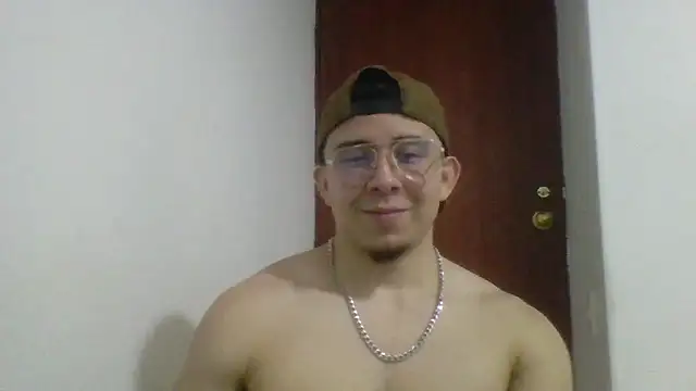 Snapshot of Eross_Santy chatting on 06.17.26 Eross Santy online show from 06.17.26