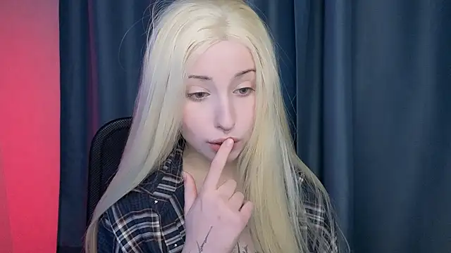 Snapshot of YukiMisa chatting on 02.13.26 YukiMisa online show from 02.13.26