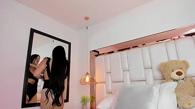 CarolinaFerrer online show from 11.13.25