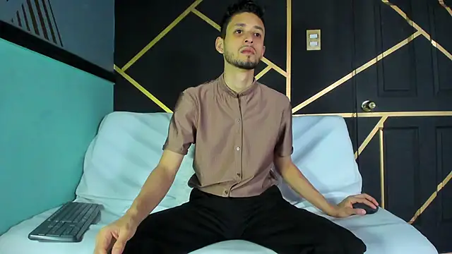 logan rogers  online show from 09.11.25