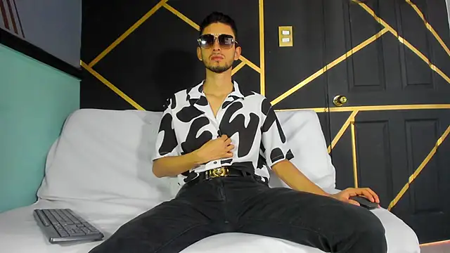 logan rogers  online show from 09.13.25