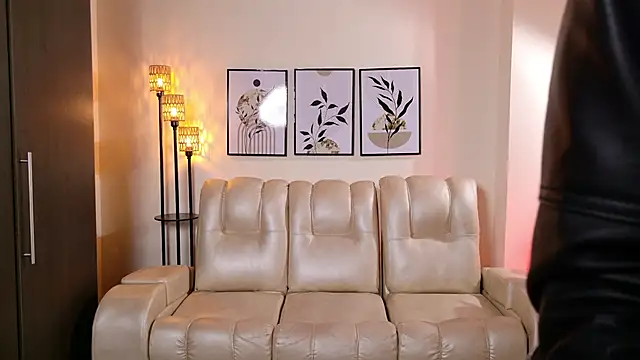 Snapshot of Violeta_Foxz chatting on 11.25.25 Violeta Foxz online show from 11.25.25