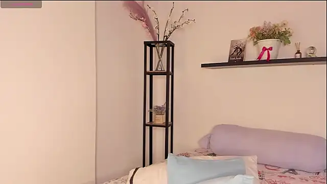 Snapshot of IsablellaDucal chatting on 10.02.25 IsablellaDucal online show from 10.02.25