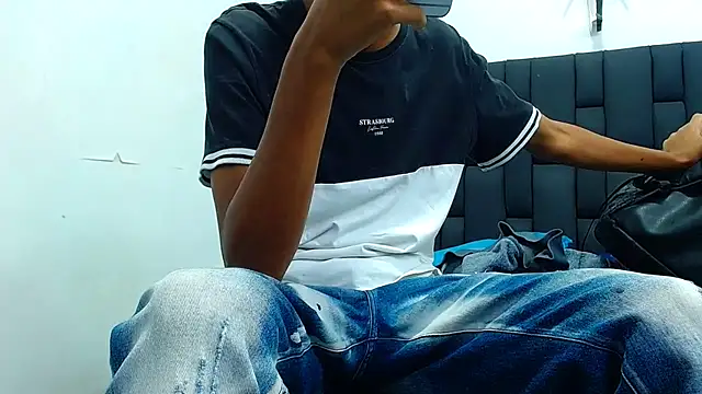 Snapshot of daniel_evans69 chatting on 10.28.25 daniel evans69 online show from 10.28.25