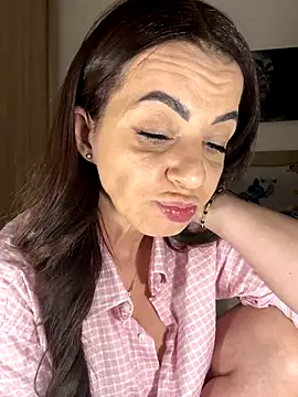 Roxanne Skye online show from 09.23.25