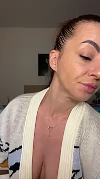 Roxanne Skye online show from 10.14.25