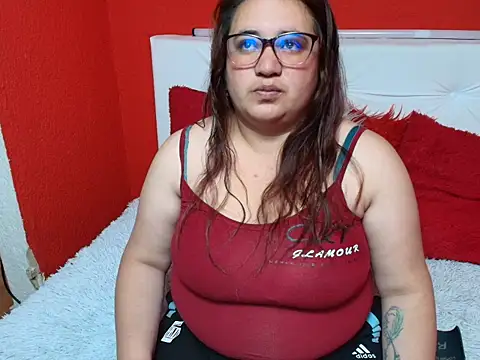  khloe tomson  online show from 09.16.25