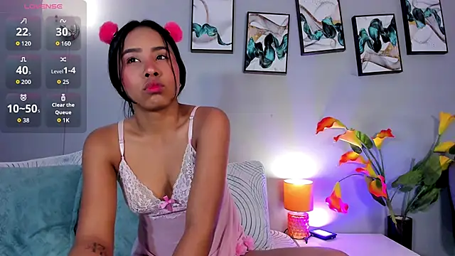 SophieW1 online show from 12.20.25