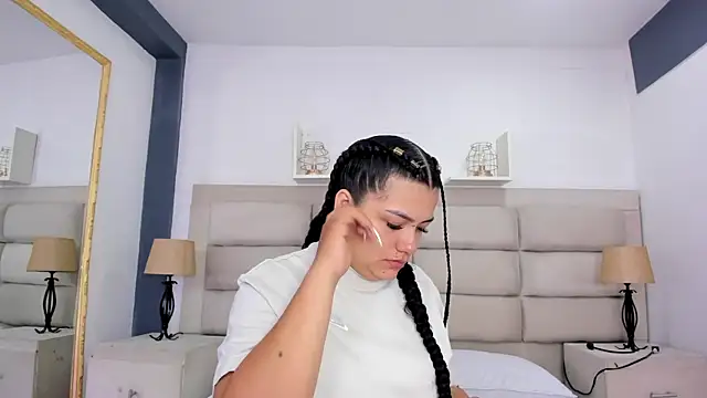 ScarletMoon1  online show from 10.18.25