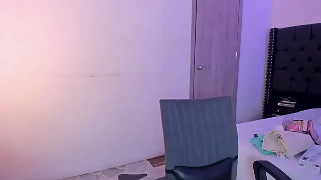 ScarletMoon1  online show from 10.28.25