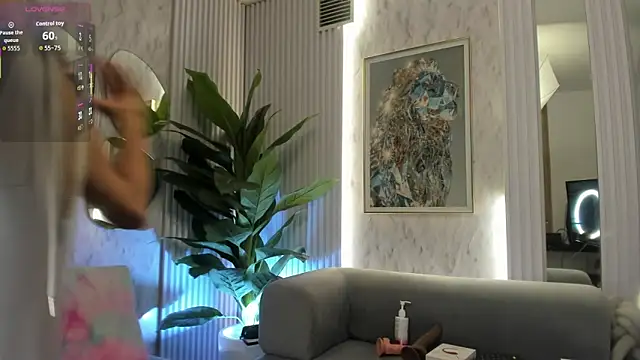 dara petite online show from 10.26.25