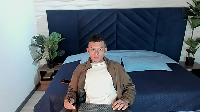 Snapshot of MrJustin_ chatting on 09.14.25 MrJustin online show from 09.14.25