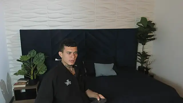 Snapshot of MrJustin_ chatting on 10.04.25 MrJustin  online show from 10.04.25