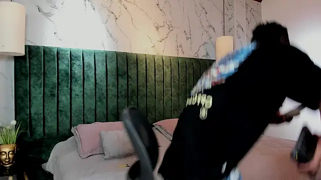 Snapshot of MrJustin_ chatting on 10.17.25 MrJustin  online show from 10.17.25