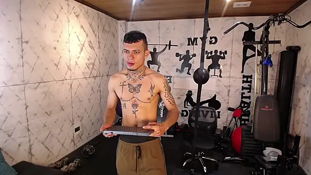 Snapshot of MrJustin_ chatting on 10.18.25 MrJustin  online show from 10.18.25