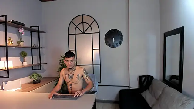 Snapshot of MrJustin_ chatting on 10.20.25 MrJustin  online show from 10.20.25