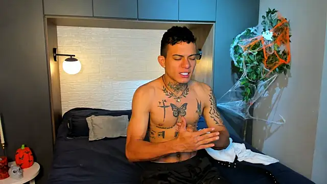 Snapshot of MrJustin_ chatting on 10.26.25 MrJustin  online show from 10.26.25