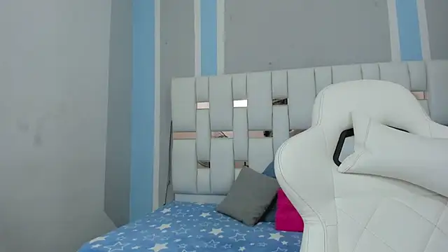 iamCharlotte19 online show from 09.22.25