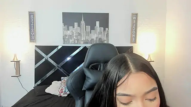 iamCharlotte19 online show from 11.03.25