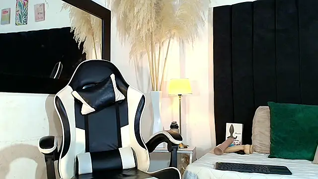 Snapshot of MaicolParker_ chatting on 06.24.26 MaicolParker online show from 06.24.26