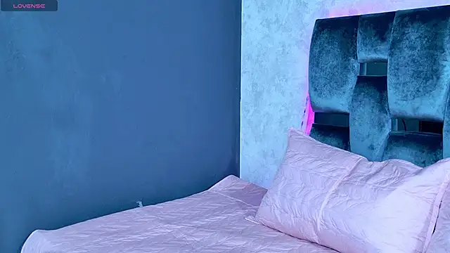 Snapshot of Luna_sophya chatting on 09.27.25 Luna sophya online show from 09.27.25