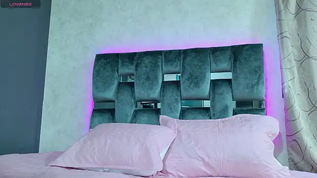 Snapshot of Luna_sophya chatting on 10.02.25 Luna sophya online show from 10.02.25