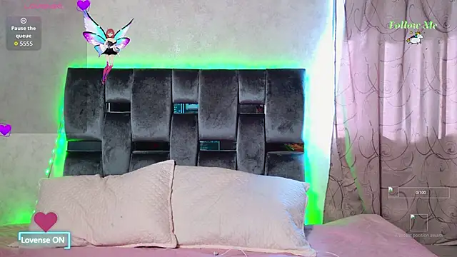 Snapshot of Luna_sophya chatting on 10.19.25 Luna sophya online show from 10.19.25