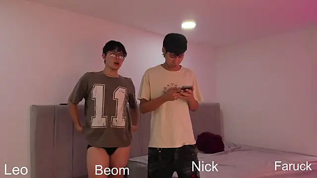 Handsomeboyss19 online show from 09.12.25