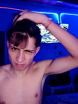 Snapshot of matiatr1112 chatting on 10.22.25 matiatr1112 online show from 10.22.25