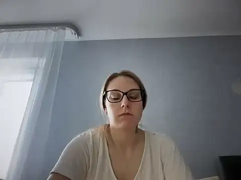 Snapshot of NikexPretty chatting on 09.24.25 NikexPretty online show from 09.24.25