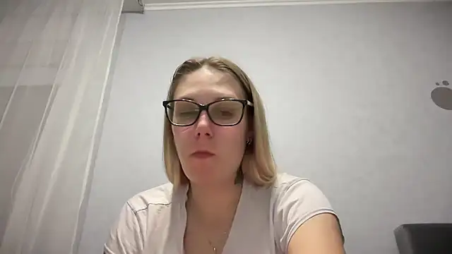 Snapshot of NikexPretty chatting on 10.01.25 NikexPretty online show from 10.01.25