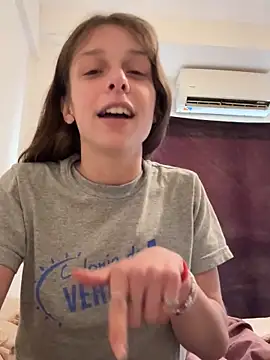 Snapshot of LittleJulietta chatting on 09.09.25 LittleJulietta online show from 09.09.25